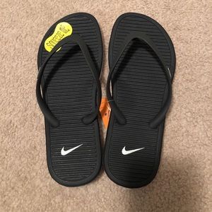 Nike solarsoft flip flops